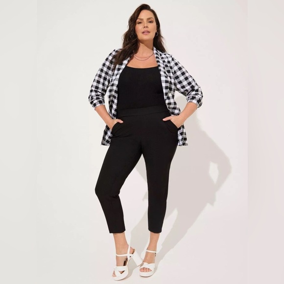 Torrid Womens Plus Size Black Pull-On Hi-Rise Relaxed Taper Pant 2X Short - Picture 1 of 7